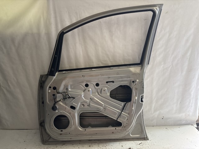 5548 Opel Zafira B Jobb első Ajtó Ezüst Z167