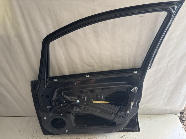 5551 Opel Zafira B Jobb első Ajtó Fekete Z20R