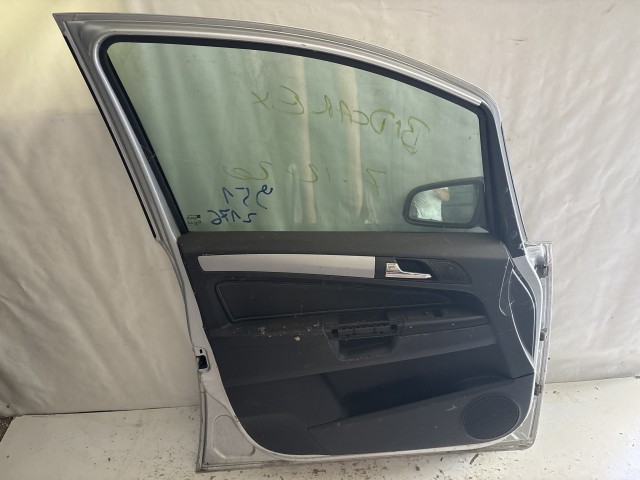 951 Opel Zafira B Bal első Ajtó Ezüst  Z176