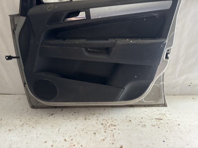 742 Opel Zafira B Jobb első Ajtó Panacotta  Z157