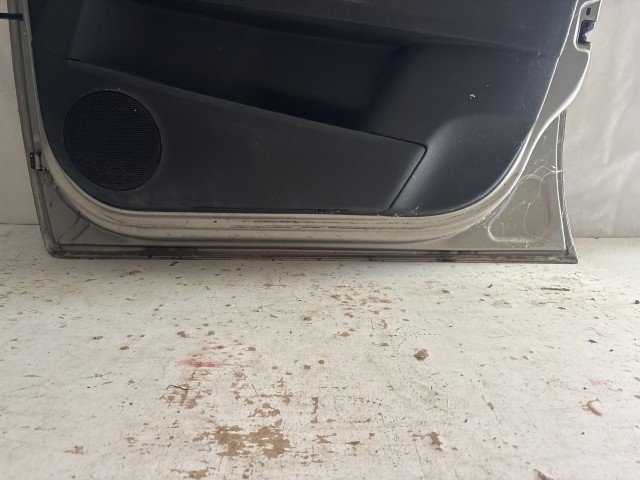 742 Opel Zafira B Jobb első Ajtó Panacotta  Z157