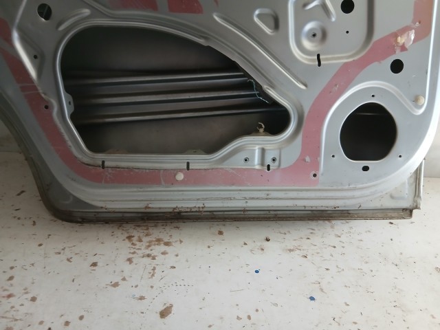 13807 Opel Zafira B Bal hátsó Ajtó Ezüst Z157