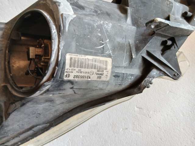 13842 Opel Corsa D Jobb első Lámpa Fényszóró