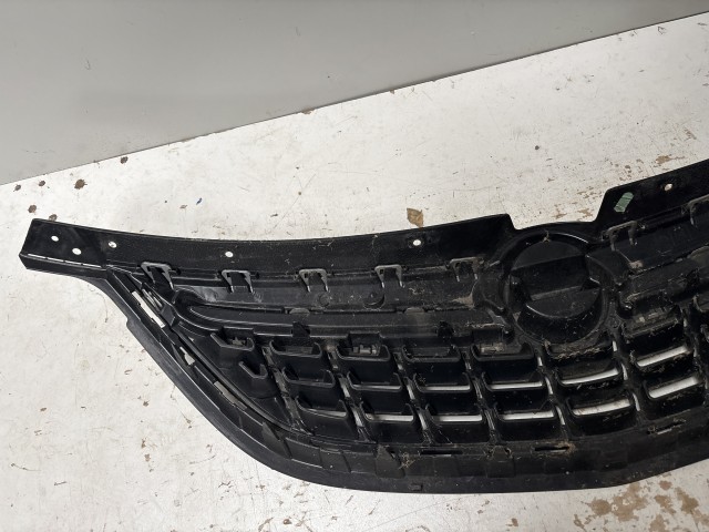 13862 Opel Zafira C 2011-2017 Díszrács Használt Első 