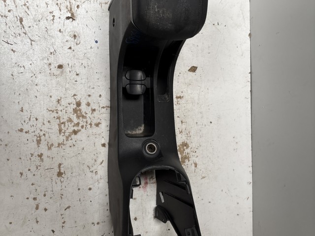 Chevrolet Cruze 2010-2014 Könyöklő Használt Fekete 