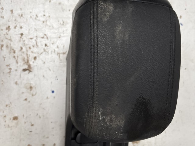 Chevrolet Cruze 2010-2014 Könyöklő Használt Fekete 