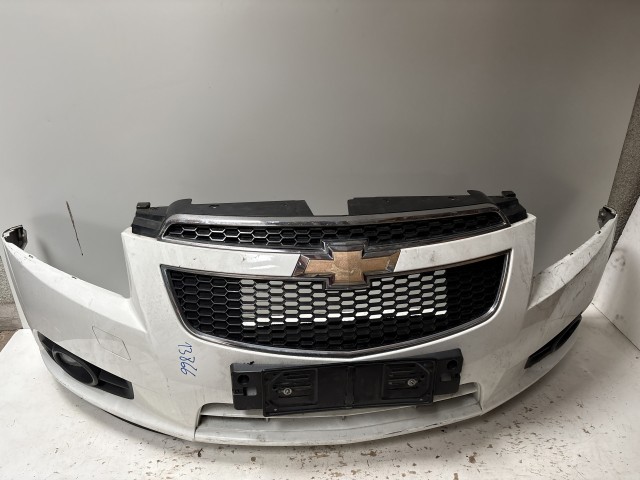 13866 Chevrolet Cruze 2010-2014 első Lökhárító  Fehér