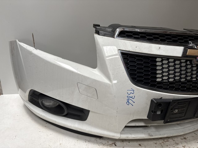 13866 Chevrolet Cruze 2010-2014 első Lökhárító  Fehér
