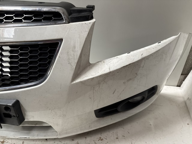 13866 Chevrolet Cruze 2010-2014 első Lökhárító  Fehér