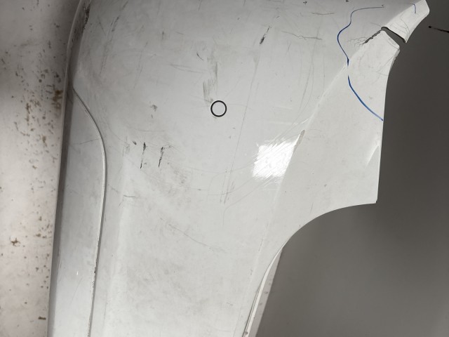 13873 Chevrolet Cruze 2010-2014 Lökhárító Használt hátsó Fehér  a képen látható sérüléssel