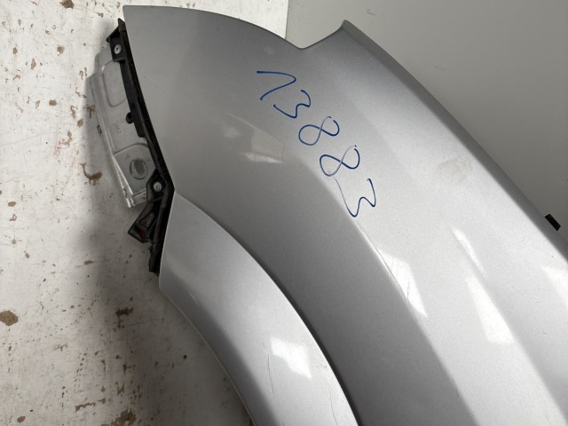 13883 Opel Meriva A 2003-2010 Bal első Sárvédő Használt Ezüst Z157