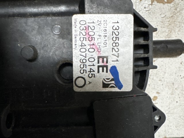 Opel Corsa D bal első Ajtózár