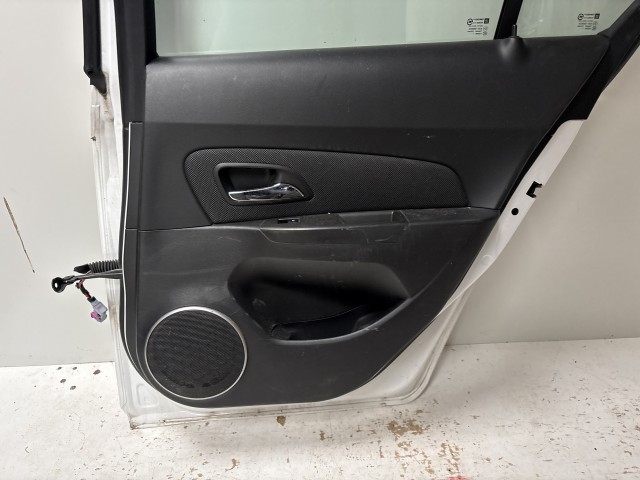 13894 Chevrolet Cruze 2010-2014 Ajtó Használt Jobb hátsó Fehér 