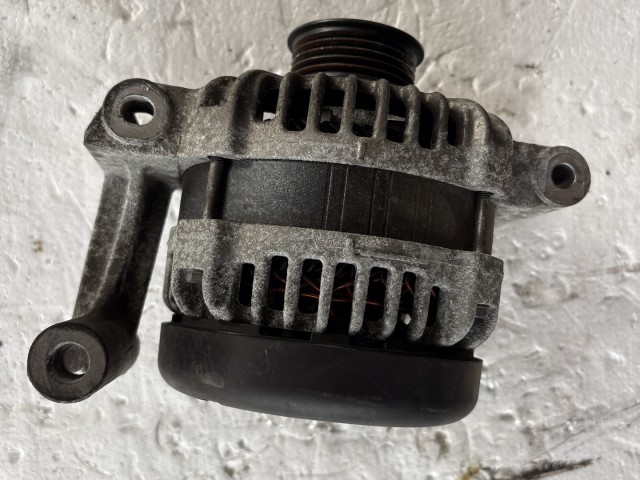 Opel Astra 1.0 turbo b10xft Generátor