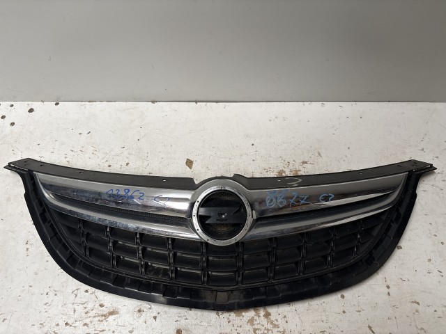 13862 Opel Zafira C 2011-2017 Díszrács Használt Első 