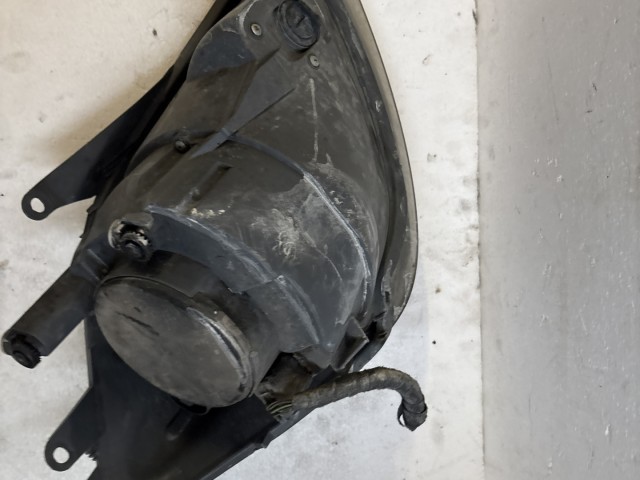14211 Ford Fiesta v 2004-2008 Bal első Lámpa Fényszóró