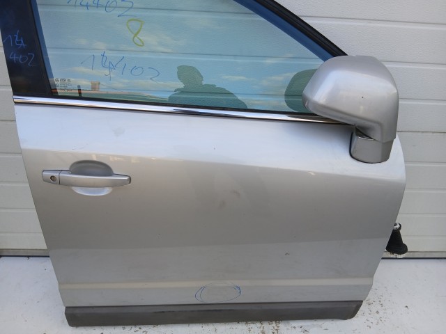 14402 Opel Antara 2006-2015 Jobb első Ajtó Használt Ezüst Z176 a képen látható sérüléssel