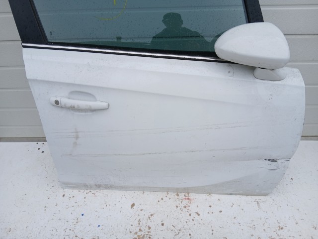 14421 Opel Corsa E 2014-2019 Jobb első Ajtó Használt Fehér  a képen látható sérüléssel