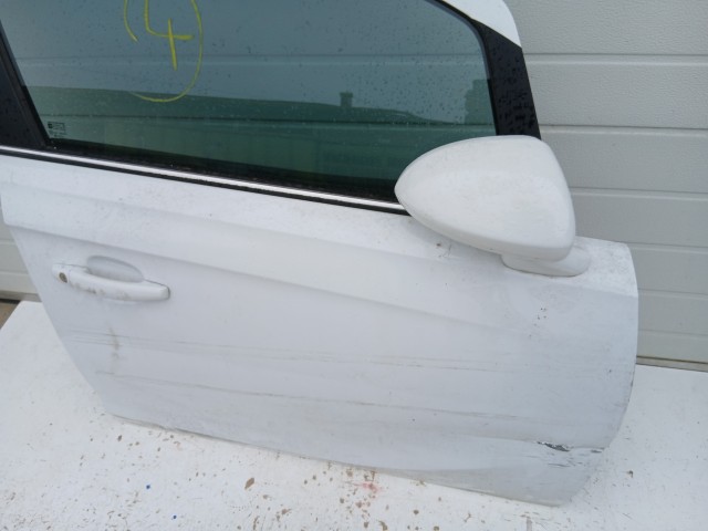 14421 Opel Corsa E 2014-2019 Jobb első Ajtó Használt Fehér  a képen látható sérüléssel