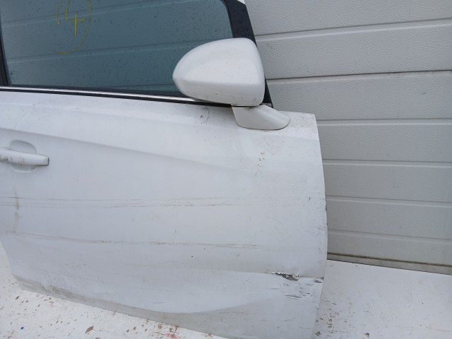 14421 Opel Corsa E 2014-2019 Jobb első Ajtó Használt Fehér  a képen látható sérüléssel