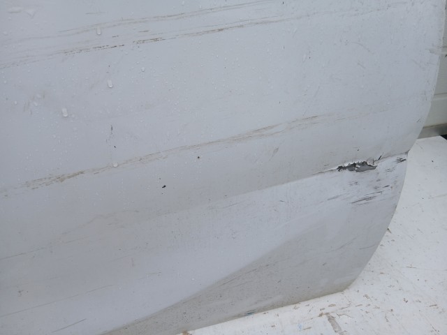 14421 Opel Corsa E 2014-2019 Jobb első Ajtó Használt Fehér  a képen látható sérüléssel