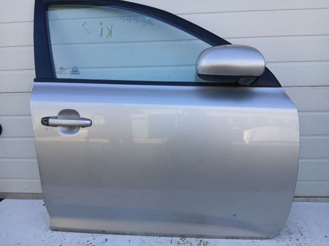 14436 Kia Ceed I. 2007-2012 kombi Jobb első Ajtó Ezüst