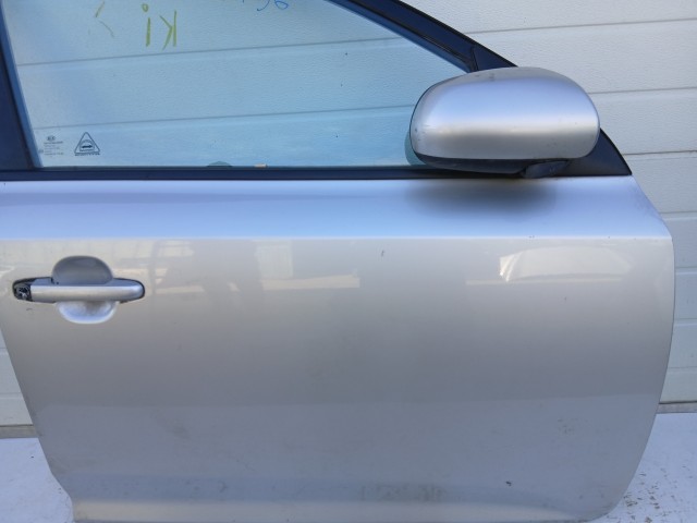 14436 Kia Ceed I. 2007-2012 kombi Jobb első Ajtó Ezüst