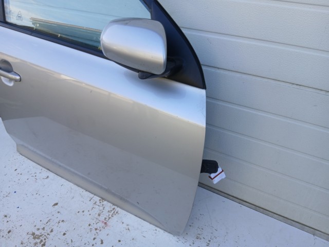 14436 Kia Ceed I. 2007-2012 kombi Jobb első Ajtó Ezüst