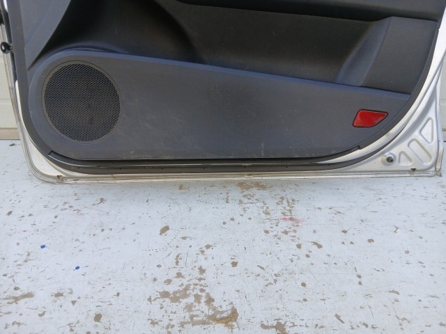 14436 Kia Ceed I. 2007-2012 kombi Jobb első Ajtó Ezüst