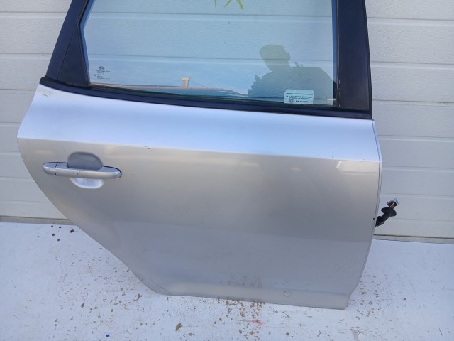 14438 Kia Ceed I. 2007-2012 kombi Jobb hátsó Ajtó Ezüst