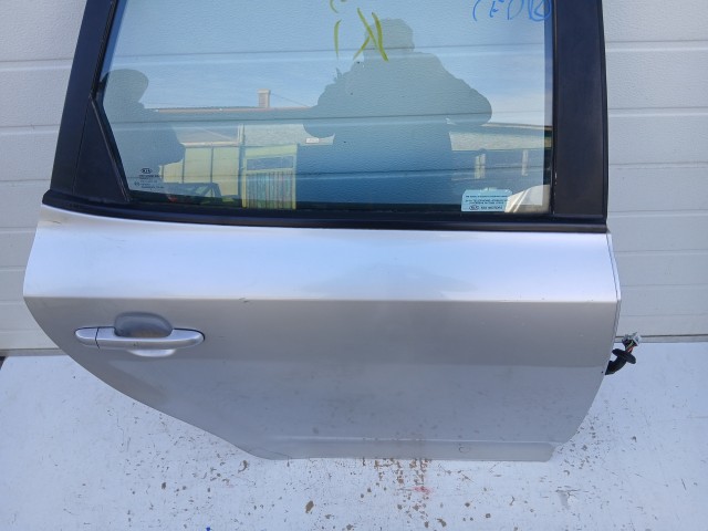 14438 Kia Ceed I. 2007-2012 kombi Jobb hátsó Ajtó Ezüst