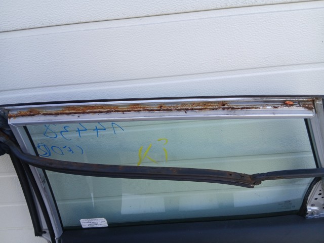 14438 Kia Ceed I. 2007-2012 kombi Jobb hátsó Ajtó Ezüst