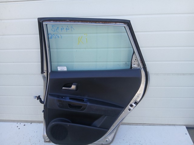 14438 Kia Ceed I. 2007-2012 kombi Jobb hátsó Ajtó Ezüst