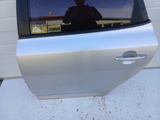 14439 Kia Ceed I. 2007-2012 kombi Bal hátsó Ajtó Ezüst