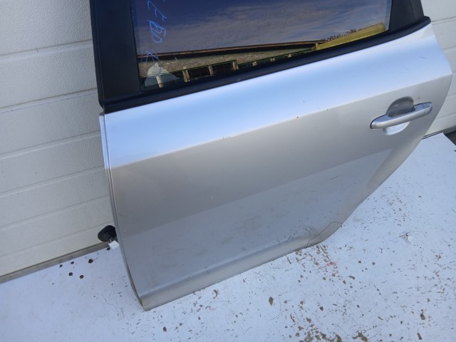 14439 Kia Ceed I. 2007-2012 kombi Bal hátsó Ajtó Ezüst