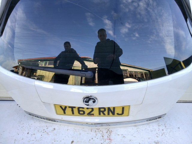 14456 Opel Antara 2006-2015 Csomagtérajtó Fehér Z40r