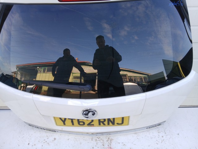 14456 Opel Antara 2006-2015 Csomagtérajtó Fehér Z40r