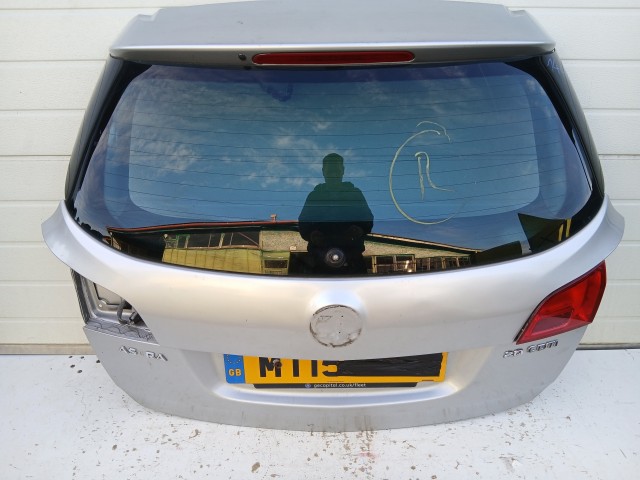 14461 Opel Astra J kombi Csomagtérajtó Ezüst Z176