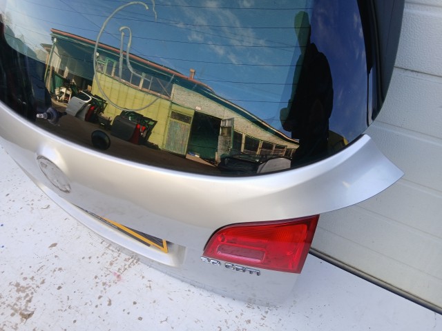 14461 Opel Astra J kombi Csomagtérajtó Ezüst Z176