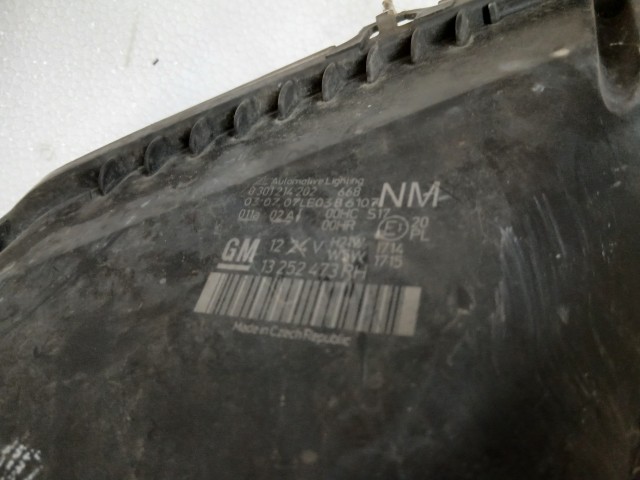 14490 Opel Zafira B 2005-2014 2005-2014 Lámpa , Fényszóró Használt Jobb első