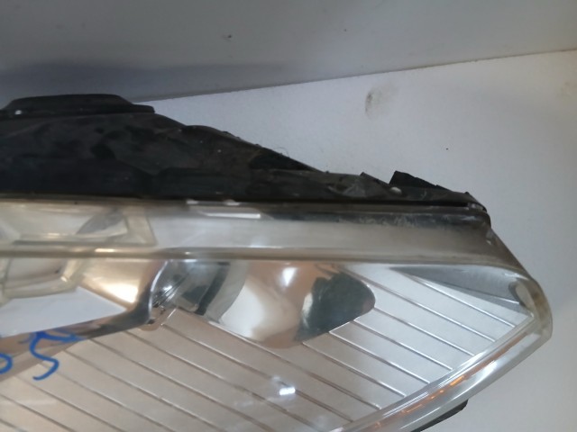 14535 Citroen C4 picasso Jobb első Lámpa Fényszóró a képen látható sérüléssel