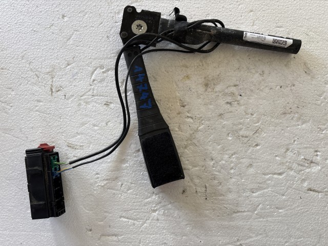 Opel Corsa E Első Övfeszítő pár