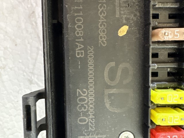 Opel Astra J 2009-2015 Motortéri biztosítéktábla Használt