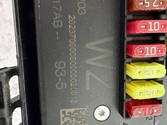 Opel Astra J 2009-2015 Motortéri biztosítéktábla Használt