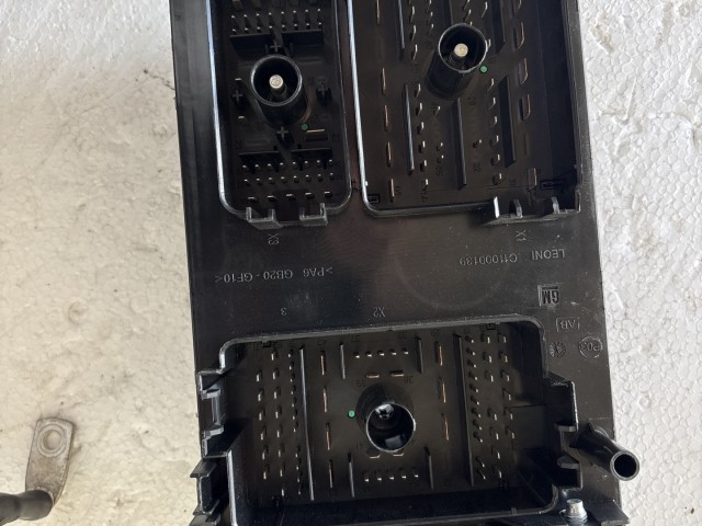 Opel Astra J 2009-2015 Motortéri biztosítéktábla Használt