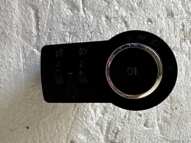 Opel Astra J 2009-2015 Világítás kapcsoló Használt