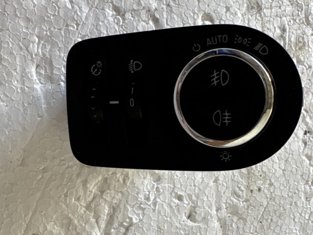 Opel Astra J 2009-2015 Világítás kapcsoló Használt