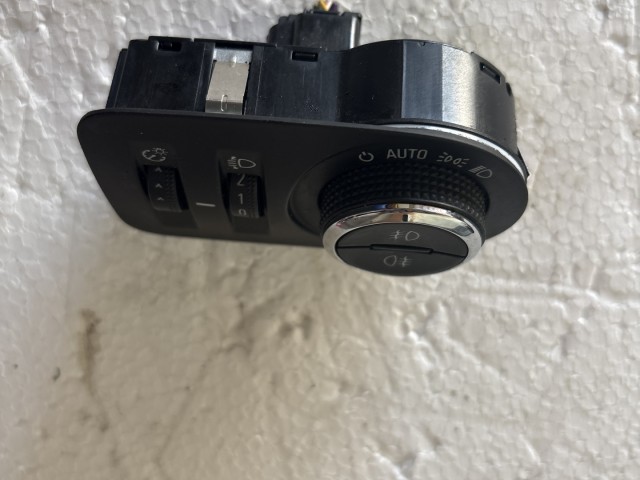 Opel Astra J 2009-2015 Világítás kapcsoló Használt