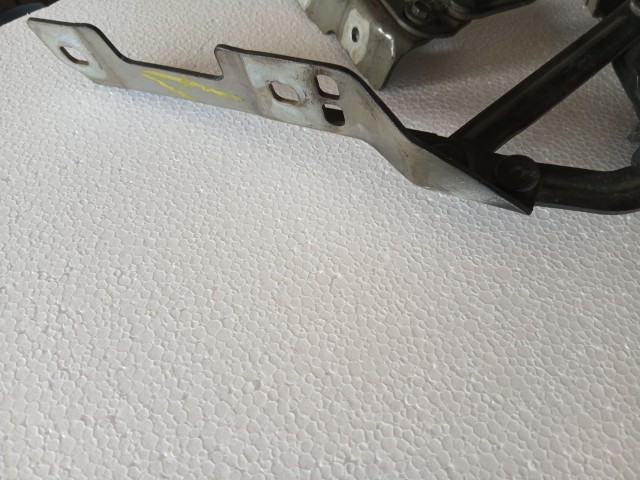 Opel Astra J 2009-2015 Motorháztető zsanér Használt fekete 