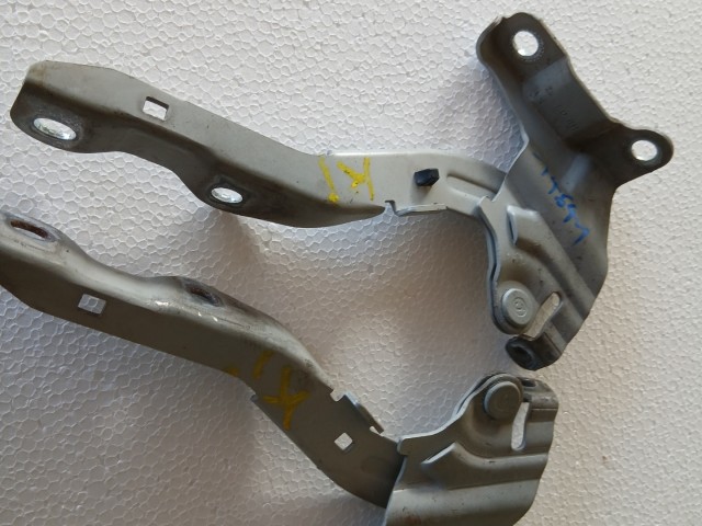 Kia Ceed I. 2006-2009 2006-2009 Motorháztető zsanér ezüst 